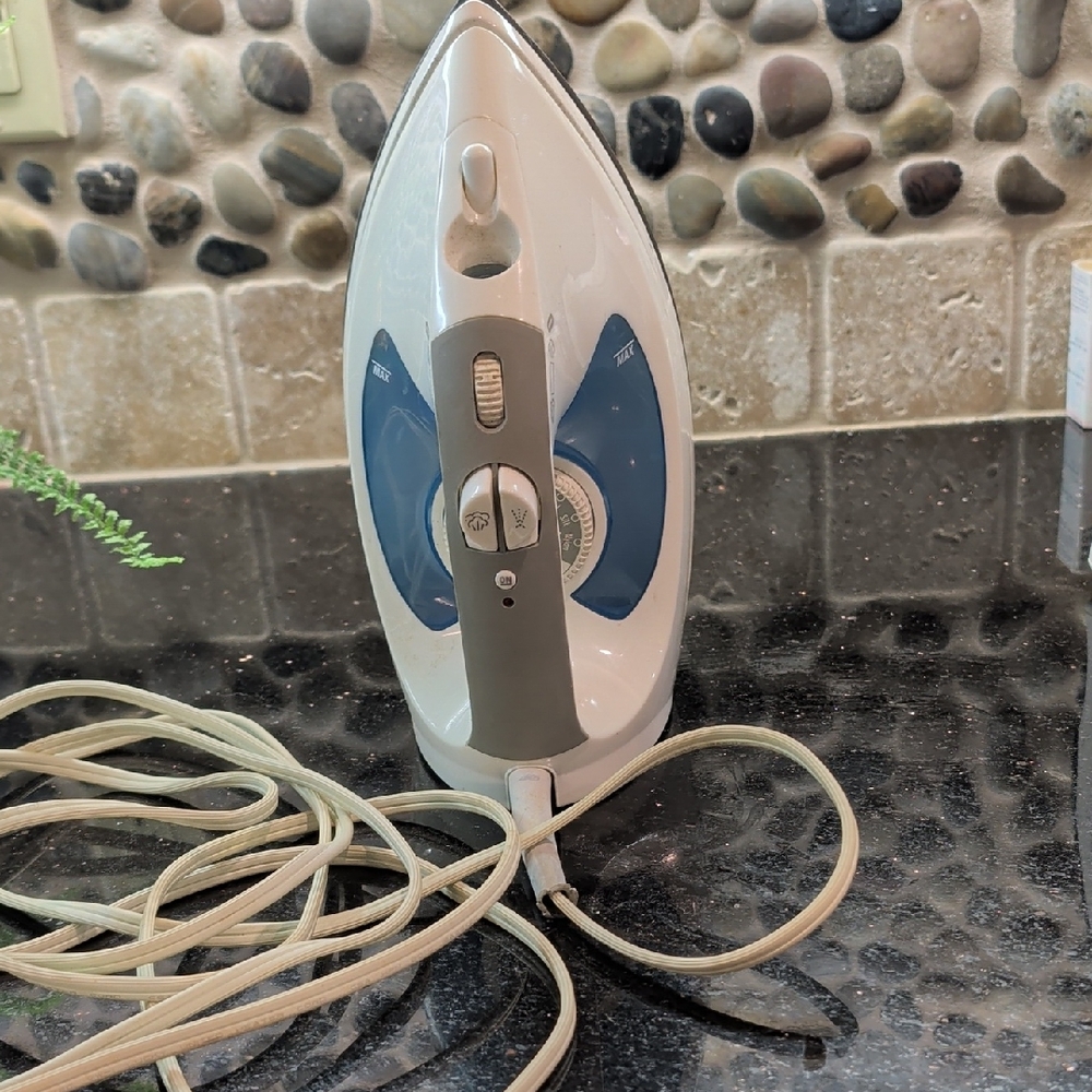 General Electric Spray & Steam Lightweight Iron, Long Cord